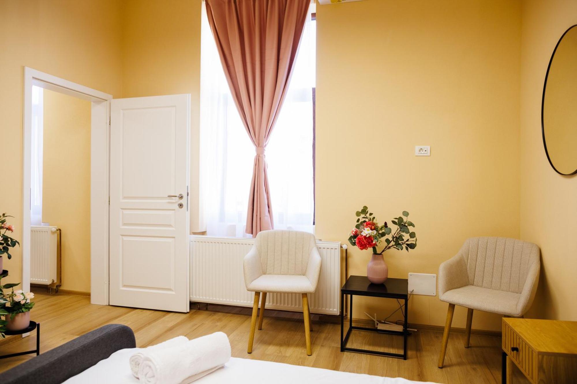 Studio In Old Town'S 1752 Hotel Timisoara Exterior photo